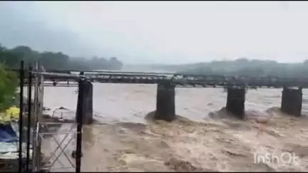 रामगढ़: लगातार तीन दिनों से हो रही बारिश से जनजीवन अस्त-व्यस्त, दामोदर नदी का जलस्तर बढ़ा