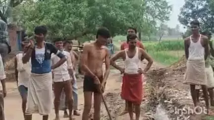 दातागंज: बौथरिया करीमगंज गांव में गली में कीचड़ और जल भराव को लेकर ग्रामीणों का जल जीवन मिशन के खिलाफ दर्शन #jansamsya