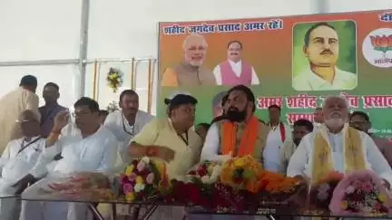 गुरुआ: गुरुआ हाई स्कूल के मैदान में पहुंचे डिप्टी सीएम सम्राट चौधरी, कार्यकर्ताओं ने किया ज़ोरदार स्वागत