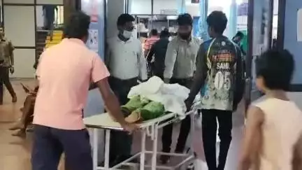 कोंडागांव: रांची गैरेज के पास NH-30 में स्कूटी को बाइक ने पीछे से मारी टक्कर, स्कूटी सवार पलारी गांव की महिला गंभीर रूप से घायल