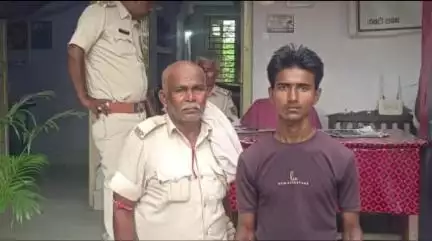 केवटी रनवे: केवटी थाने की पुलिस ने ननौरा गांव में छापेमारी कर एक वारंटी को गिरफ्तार किया