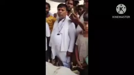 खोदावंदपुर: बूढ़ी गंडक नदी में 2 जुड़वां भाइयों समेत 4 की डूबने से मौत, पान समाज ने परिजनों को दी आर्थिक सहायता