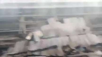 ফরিদপুর দুর্গাপুর: টানা বৃষ্টির জেরে রাতুড়িয়া অঙ্গদপুর শিল্পতালুকে একটি বেসরকারি কারখানার শেড ভেঙে পড়ল, আহত হয়েছেন এক কর্মী