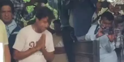 उत्तर सोलापूर: अरण्यऋषी मारुती चित्तमपल्ली यांच्यावर शासकीय इतमामात रूपाभवानी स्मशानभूमीत अंत्यसंस्कार...