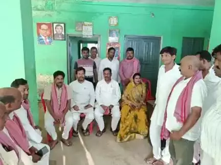 आलापुर: गायब होने की खबर वायरल होने के बाद आलापुर पहुंचे संत कबीरनगर के सांसद, कई पीड़ित परिवारों से मिलकर दी सांत्वना