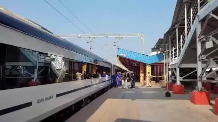 जालना: जालन्यावरुन सुटनारी वंदे भारत नांदेडला पळवून नेऊ नका;जालना येथील मराठवाडा रेल्वे संघर्ष समितीचे रेल्वे मंत्र्याना निवेदन