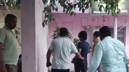 आज़मगढ़: आजमगढ़ की युवती को भगाकर हरियाणा के मेवात ले जा रहे युवक को आरएसएस और पुलिस ने गाजियाबाद में गिरफ्तार किया