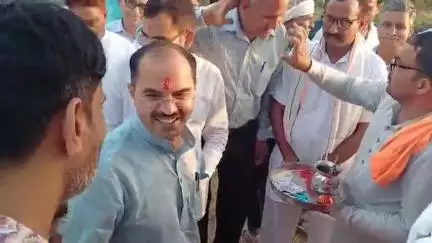 चिड़ावा: आलमपुरा में भाजपा जिला महामंत्री राजेश दहिया ने नवनिर्मित बोरवैल का शुभारंभ किया, ग्रामीणों ने किया नागरिक अभिनंदन
