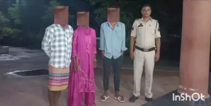 प्रतापपुर: सूरजपुर पुलिस ने बिछड़ी बेटी को परिवार से मिलवाया, विक्षिप्त बालिका 4 दिन से सड़क पर भटक रही थी