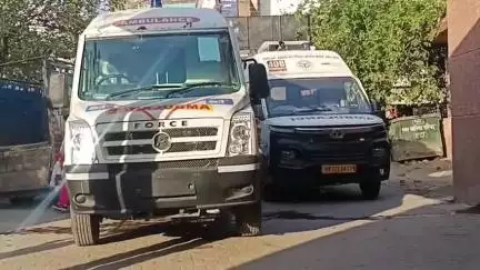 जलेसर: गांव हंसपुर के समीप कार ने बाइक में मारी टक्कर, एक युवक की उपचार के दौरान मौत, दूसरा गंभीर घायल, थाना पर FIR दर्ज