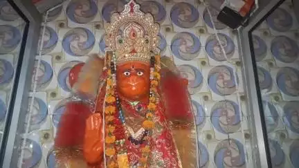 कन्नौज: कन्नौज रेलवे स्टेशन रोड के सामने स्थापित दक्षिणमुखी हनुमान का वार्षिकोत्सव प्रतिवर्ष बुढ़वा मंगल को मनाया जाता है