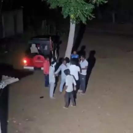 सिद्धमुख: सांखू फोर्ट में शराब देने से मना करने पर सेल्समैन के साथ लाठी-डंडों से मारपीट, ₹35,700 लूटने का आरोप