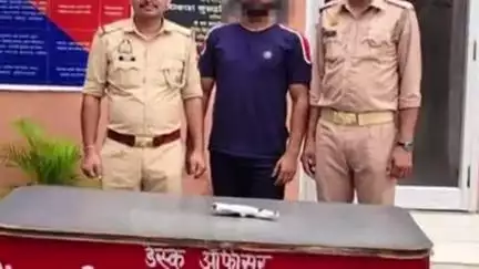 कोल: अकराबाद पुलिस ने हत्या के प्रयास में फरार शातिर अभियुक्त को किया गिरफ्तार, कब्जे से अवैध तमंचा और कारतूस बरामद