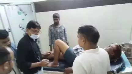 छिबरामऊ: सिकंदरपुर चौकी क्षेत्र के नौली के पास आवारा जानवर को बचाने के चक्कर में बाइक फिसली, बाइक सवार घायल