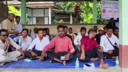 ঢেকিয়াজুলি ভাগ: ৰাক্ষসমাৰী আৰক্ষী চকীৰ ভাৰপ্ৰাপ্ত বিষয়াক নিলম্বন কৰাৰ দাবীত আজি ৰাক্ষসমাৰীত কেইবাটাও সংগঠনৰ প্ৰতিবাদ