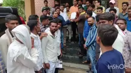 बदनावर: विद्युत कर्मचारी की मौत पर मुख्यमंत्री के नाम तहसीलदार सुरेश नागर को सौंपा गया ज्ञापन