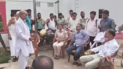 नासरीगंज: एसडीएम ने इटिम्हां गांव में दो पक्षों के बीच चल रहे नाली के विवाद को सुलझाया