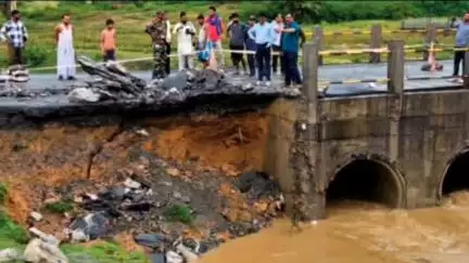 केरेडारी: केरेडारी में मानसून आते ही झारखंड में कोहराम, कई सड़कें, पुल और पुलिया क्षतिग्रस्त, स्कूल बंद