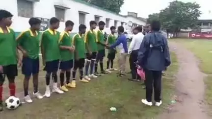 महेशपुर: महेशपुर हाईस्कूल खेल मैदान में दो दिवसीय सुब्रतो कप खेल का आयोजन