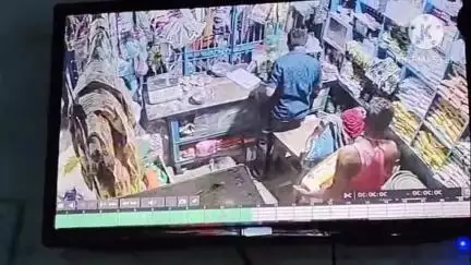 कुढ़नी: तुर्की थाना क्षेत्र में किराना दुकान में लूटपाट, सीसीटीवी कैमरा सामने आया