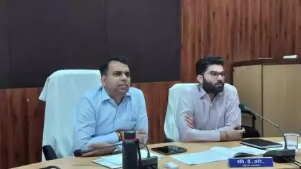 मंडला: जिला योजना भवन में कलेक्टर सोमेश मिश्रा ने विभिन्न विभागों के निर्माण कार्यों की समीक्षा की, बैठक में दिए निर्देश