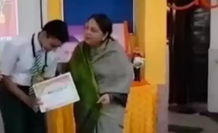 ରାଜଗାଙ୍ଗପୁର: ଶ୍ରୀ ଅରବିନ୍ଦ ପୁଣ୍ଣାଙ୍ଗ ଶିକ୍ଷା କେନ୍ଦ୍ର ପ୍ରାଙ୍ଗଣରେ ସଫଳ ଛାତ୍ରଛାତ୍ରୀ ଙ୍କୁ ସମ୍ବର୍ଦ୍ଧନା ଯୋଗ ଦେଲେ ବ୍ଳକ ଶିକ୍ଷା ଅଧିକାରୀ