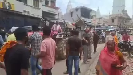 गोवर्धन: गोवर्धन में आगामी गुरु पूर्णमासी मेले को लेकर चलाया गया अतिक्रमण हटाओ अभियान