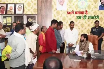 आरंग: आरंग विधायक गुरु खुशवंत साहेब का जनदर्शन कार्यक्रम आरंग में नेताजी चौक विधायक कार्यालय में हुआ संपन्न