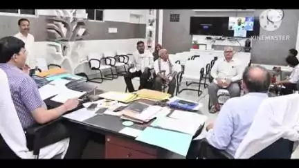 बक्सर: समाहरणालय स्थित कार्यालय कक्ष में डीएम ने 12 मामलों की सुनवाई की, तीन निष्पादित