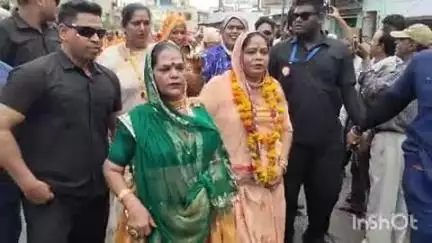 किशनगढ़: बालाजी मंदिर क्षेत्र से अखिल भारतीय किन्नर नाजर समाज की भव्य फूल पत्ती शोभायात्रा निकली, जगह-जगह हुआ स्वागत एवं अभिनंदन