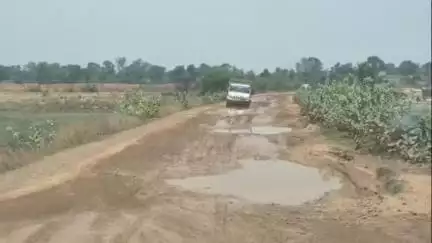 जांजगीर: गोविंदा गांव की मार्ग बत्त से बत्तर, 2 तहसील को जोड़ने वाला ये मार्ग, राहगीर परेशान#jansamasya