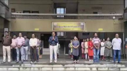 જૂનાગઢ: જુનાગઢની ઘોડાસરા કોલેજમાં અમદાવાદ વિમાન દુર્ઘટનાના દિવંગતોને શ્રધ્ધાંજલી અપાઈ