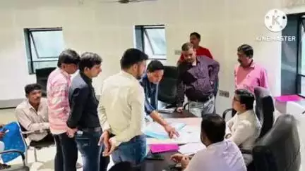 आर्वी: शहरातील 160 अतिक्रमनीत घरे होणार  नियमानुसार,नागरिकांना दिलासा ,न.पा.सभागृहात आमदार वानखडे, एसडीओ तहसीलदार सिओ ची सभा