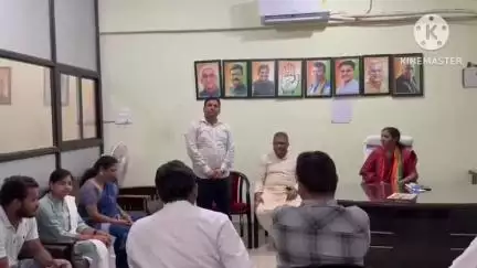 बलौदाबाज़ार: सांसद राहुल गांधी के जन्मदिवस पर युवा कांग्रेस ने जिला कांग्रेस कमेटी कार्यालय में संगोष्ठी कार्यक्रम का आयोजन किया