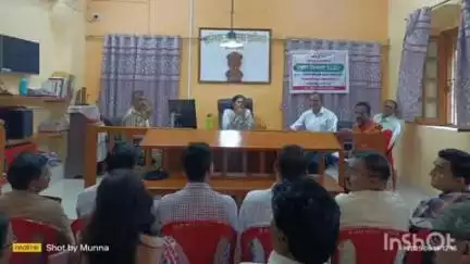 मनोरा: जिल्हाधिकारी बुवनेश्वरी एस यांच्या उपस्थितीत मानोरा येथे नागरिकांच्या तक्रारींचे थेट निरसन