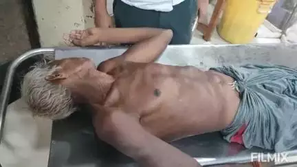 मुरैना नगर: गणेशपुरा में TSS कॉलेज के पास बेहोश मिले अज्ञात व्यक्ति को अस्पताल में भर्ती कराया गया, वीडियो वायरल