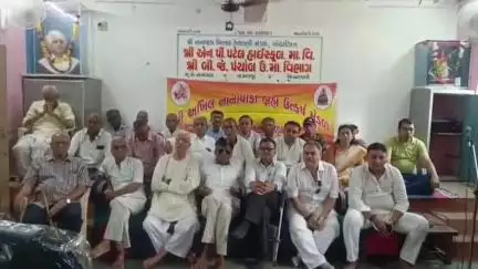 માલપુર: માલપુરના નાનાવાડા ખાતે શ્રી એન.પી.પટેલ હાઈસ્કુલ ખાતે શાળાના બાળકોને સ્કુલબેગ ની ભેટ આપી.