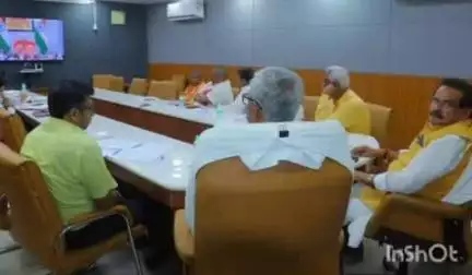 आगरा: मंडलायुक्त सभागार में केंद्रीय राज्य मंत्री की अध्यक्षता में पीडब्ल्यूडी की उच्चस्तरीय समीक्षा बैठक आयोजित हुई