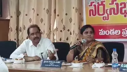 తాళ్ళరేవు మండల పరిషత్ సర్వసభ్య సమావేశంలో రభస, అధికారులు ప్రోటోకాల్ పాటించడం లేదని సభ్యులు ఆగ్రహం
