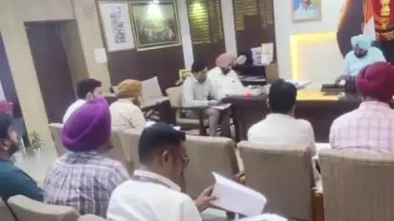 ਮਾਨਸਾ: ਡਿਪਟੀ ਕਮਿਸ਼ਨਰ ਵੱਲੋਂ ਉਦਯੋਗਪਤੀਆਂ ਨਾਲ ਡਿਪਟੀ ਕਮਿਸ਼ਨਰ ਦਫਤਰ ਮਾਨਸਾ ਵਿਖੇ ਜ਼ਿਲ੍ਹਾ ਪੱਧਰੀ ਕਮੇਟੀ ਦੀ ਮੀਟਿੰਗ