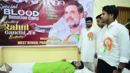 পুরাতন মালদা: রাহুল গান্ধী শুভ জন্মদিন উপলক্ষে সাহাপুর পাবনা পাড়া কমিউনিটি ঘরে স্বেচ্ছায় রক্তদান শিবির ও স্বাস্থ্য পরীক্ষা শিবির হয়