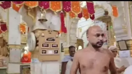 सनावद: सनावद से इंदौर की ओर मुनिश्री पूज्य सागर जी महाराज का हुआ मंगल विहार