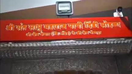कंधार: कंधार येथे भक्तांच्या देणगीतून बनवण्यात आला 60 किलो चांदीचा रथ, कंधार येथून रथासह दिंडी  पंढरपूरला रवाना झाली