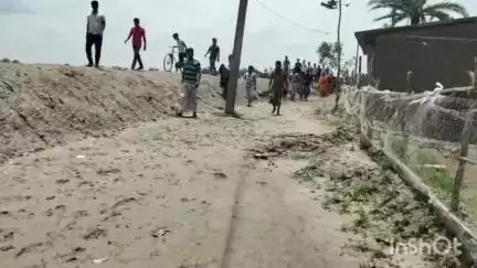বাসন্তী: ৫ আনন্দবাদ এলাকায় মাটির রাস্তা সমস্যায় হচ্ছে না ছেলে মেয়েদের বিয়ে,অভিযোগে ক্ষোভে ফুঁসছে গোটা গ্রাম #jansamsya