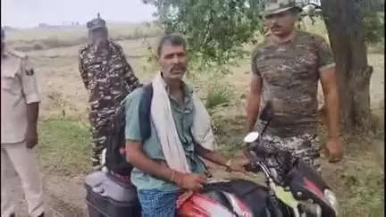 शेखपुरा: शराब डिलीवरी करने जा रहा शराब कारोबारी उत्पाद थाना पुलिस द्वारा गिरफ्तार