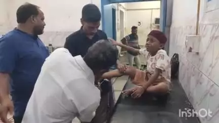 मधेपुरा: नगर परिषद क्षेत्र के चिल्ड्रन पार्क में खेलने के दौरान बंदर ने 7 वर्षीय हर्षित राज को काटा, अस्पताल में भर्ती