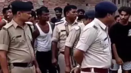 नौतन: खड्डा पंचायत में पारिवारिक विवाद में चाकू से हमला, मां-बेटा जख्मी, हालत गंभीर होने पर पटना रेफर, DSP पहुंचे
