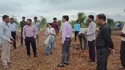 सुसनेर: जलगंगा संवर्धन अभियान के कार्यों का निरीक्षण करने ग्राम मैना पहुंचीं नई दिल्ली से गरिमा श्रीवास्तव