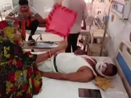 फतेहपुर: सदर के लखनऊ बाईपास चौराहे के समीप बाइक सवार को अज्ञात वाहन ने मारी टक्कर, बाइक सवार गंभीर रूप से घायल, अस्पताल में भर्ती