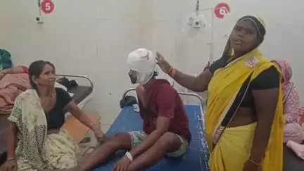 उन्नाव: मिर्जापुर कला गांव में मामूली कहासुनी के बाद दबंग व्यक्ति ने लोहे के रॉड से युवक पर किया हमला, युवक घायल